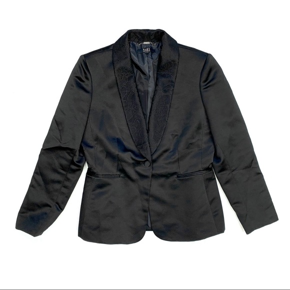 Alex Marie Jackets & Blazers - Alex Marie Tuxedo Blazer Size 10 Lace Collar